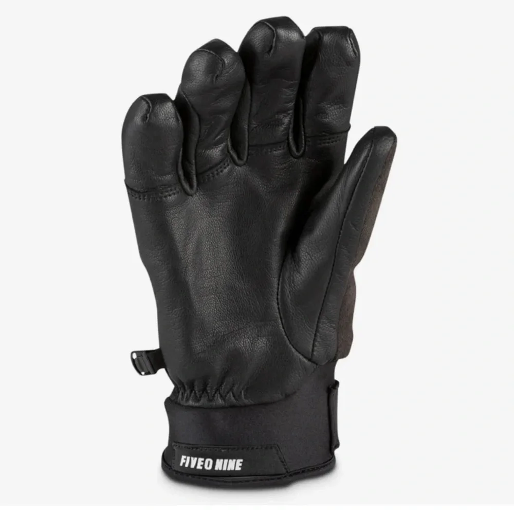 *NWT ROCCO YOUTH GLOVES